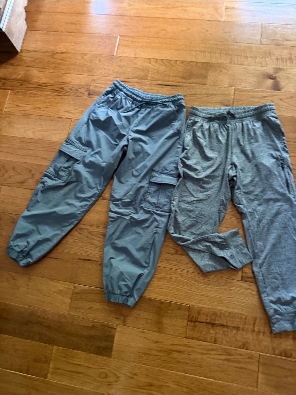 GOOD CONDITION Size XL Kids Lightweight Cargo Jogger Pants - Gray